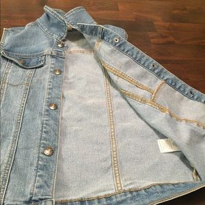 Sleeveless jean jacket